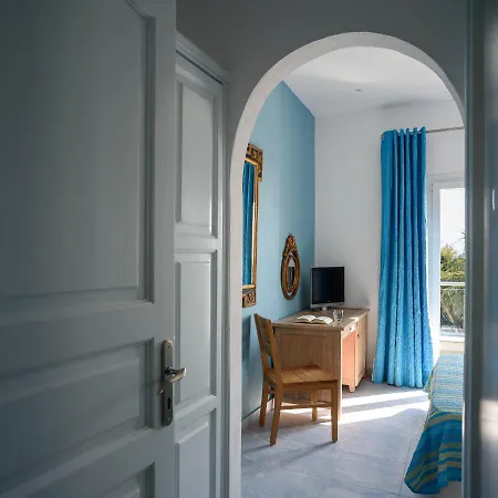 Alesahne 3* Kamari (Santorini)