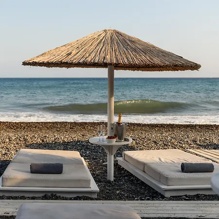 Alesahne Hotel Kamari (Santorini)