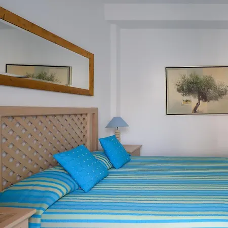 Alesahne Kamari (Santorini)