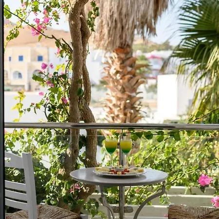 Alesahne Kamari (Santorini)